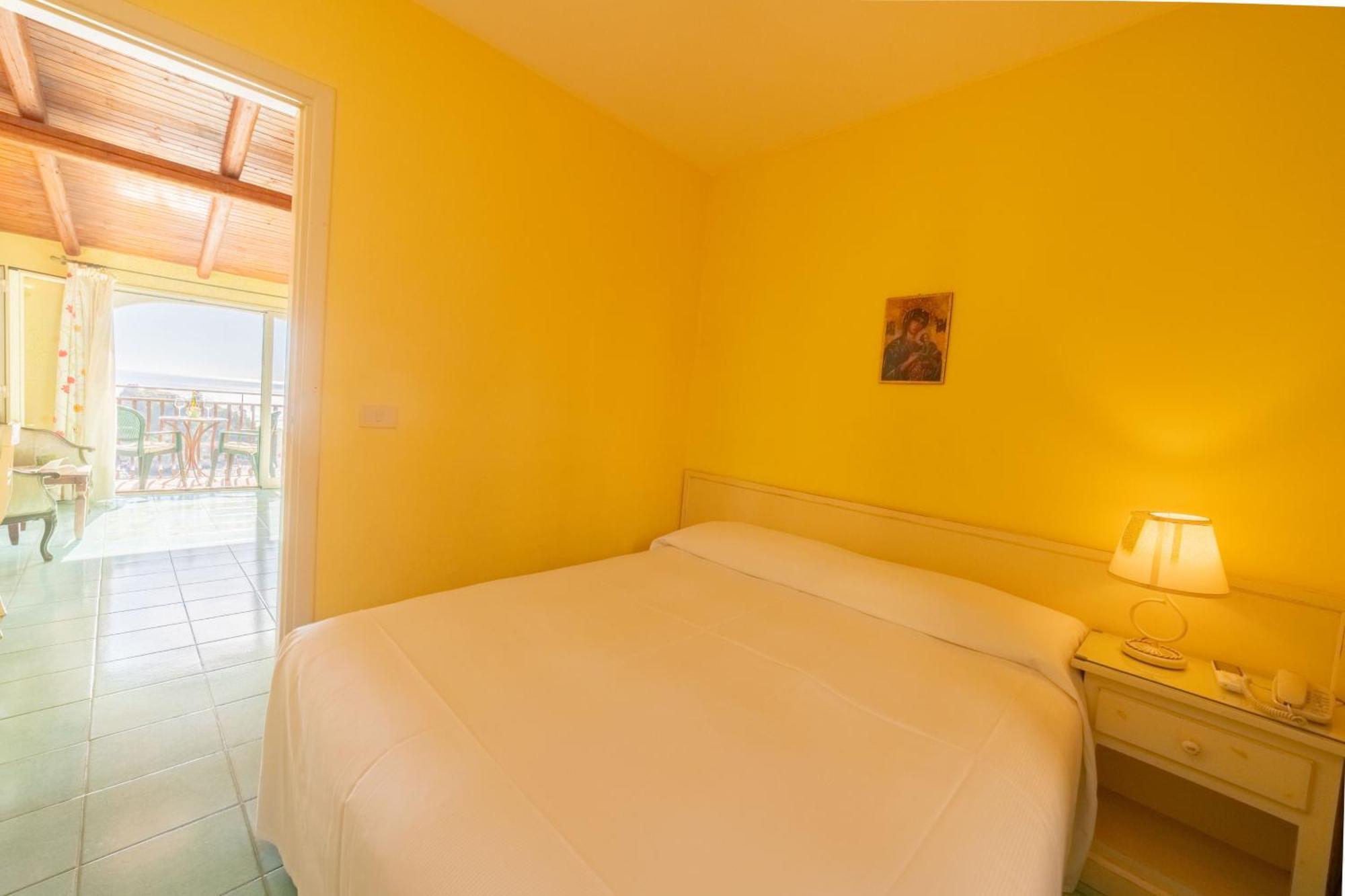 Mendolia Beach Hotel Taormina Zimmer foto